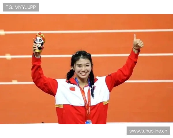 吴艳妮赛场上像钢铁战士，出门竟然拎了个大牌包，普通人咋撑得住啊？