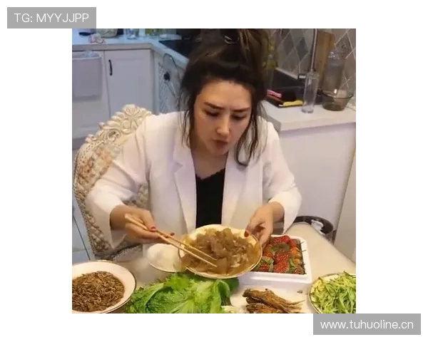 谢杏芳居然说普通炒菜太奢侈了?我还以为她家厨房就是五星级餐厅现场呢 谢杏芳居然说普通炒菜太奢侈了?我还以为她家厨房就是五星级餐厅现场呢