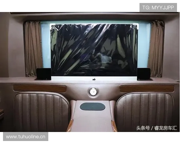 马龙又发家居照，沙发大得能办赛后派对，我妥妥被拉进穷人组